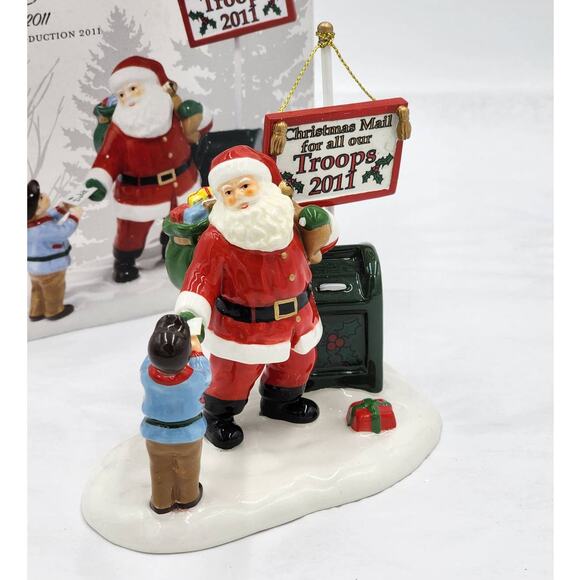 Dept 56 Snow Village Christmas Mail Troops 2011 Santa Comes To Town Figurine - Picture 1 of 9